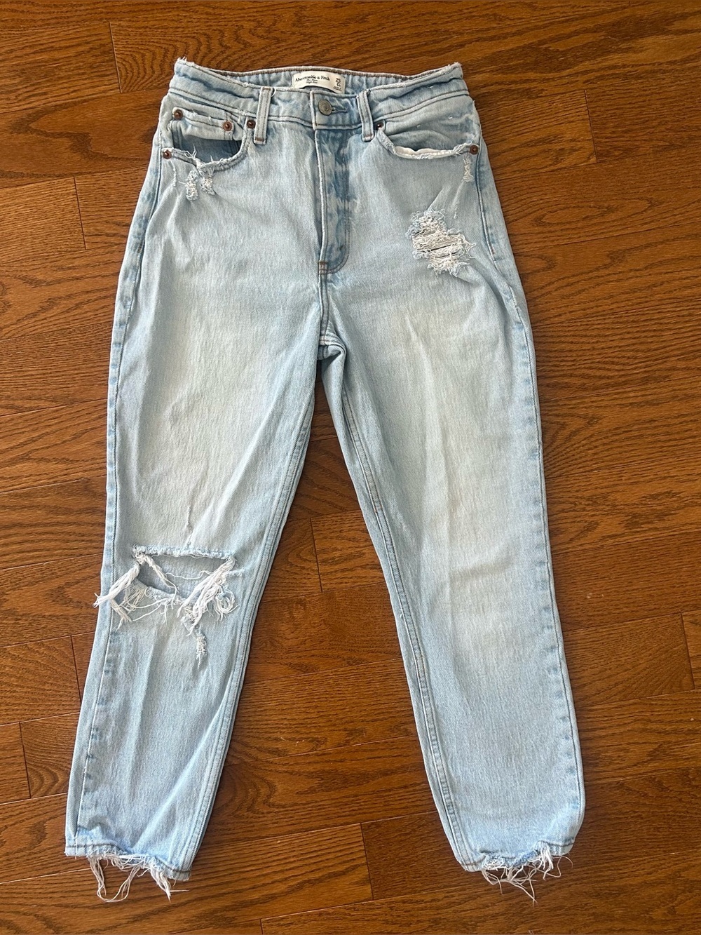 Abercrombie & Fitch The Mom High Rise Curve Love Light Wash Straight Jeans 0/25
